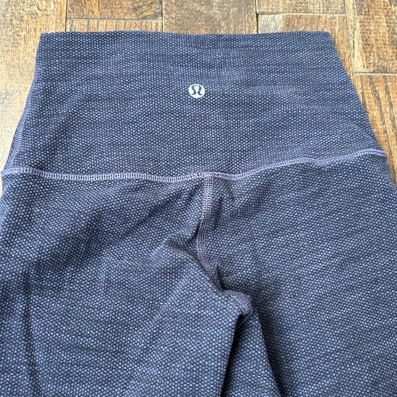 EUC Women’s Lululemon Leggings Sz 2 - Picture 3 of 7